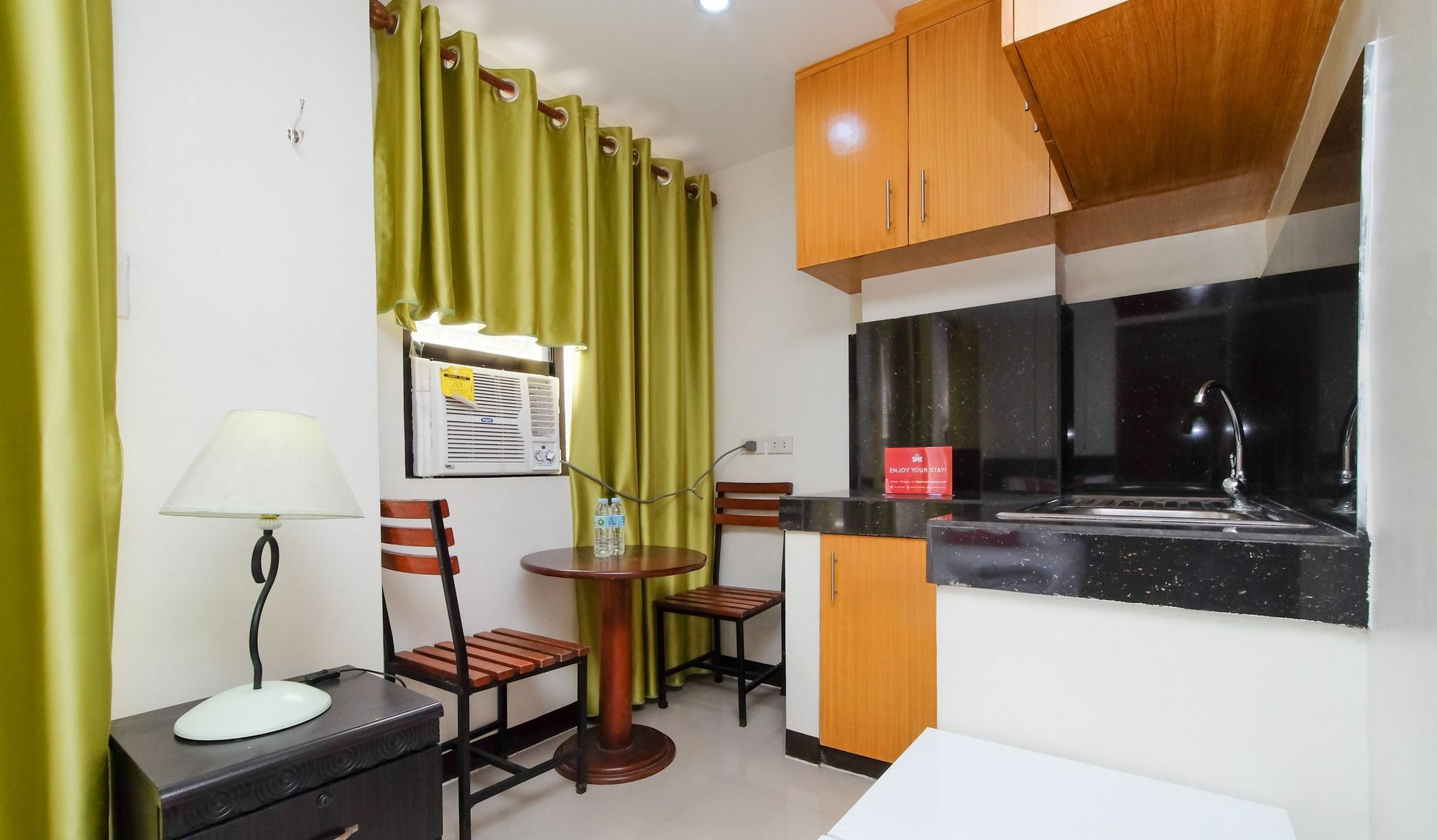 Zen Rooms Time Travellers Makati Makati City Exterior photo