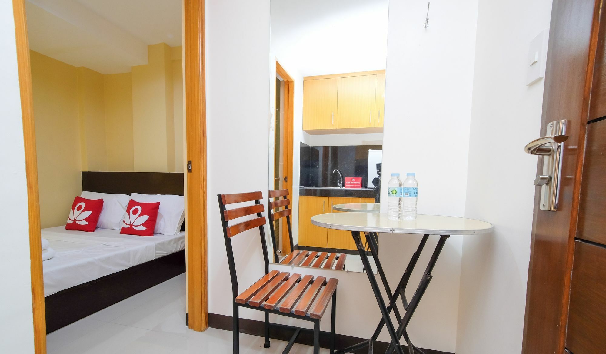 Zen Rooms Time Travellers Makati Makati City Exterior photo